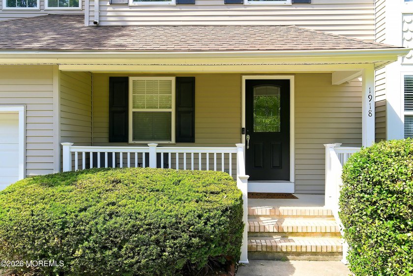 Welcome this beautifully maintained 4-bed, 2.5-bath Colonial w/ - photo 7