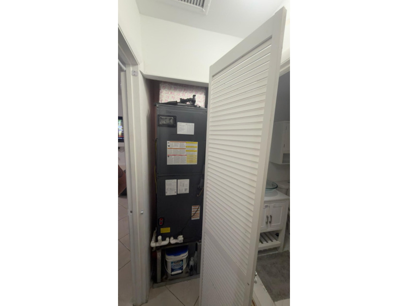Location, Location....Seller is giving 3% towards buyers closing - photo 28