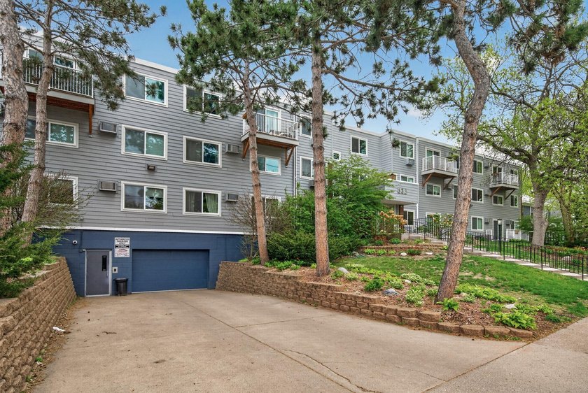 Welcome to this stylish and conveniently located condo in the - photo 31