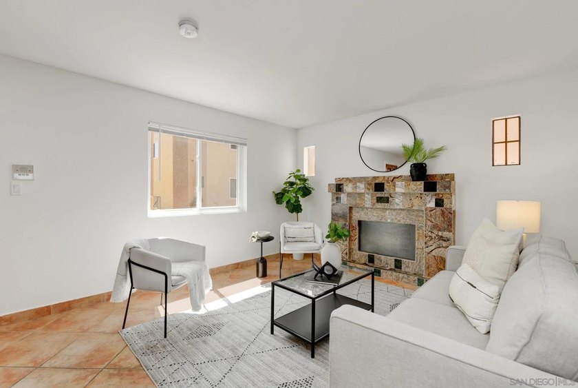 Beautiful light &amp; bright ground floor corner unit residence in - photo 3