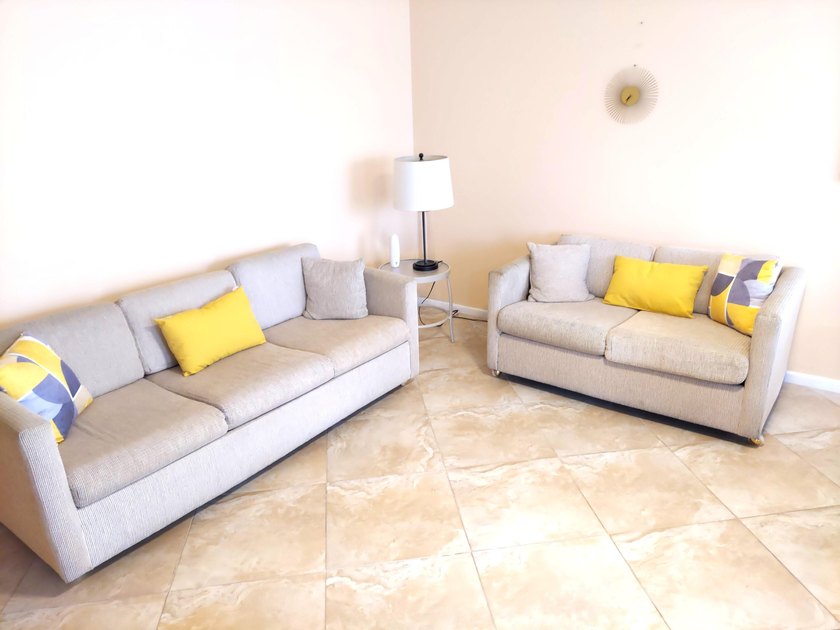 LOVELY 2 BEDROOM OVERLOOKING A HUGE LAKE W/FOUNTAIN! TILE FLOWS - photo 11