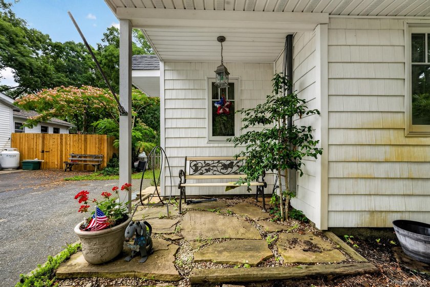 The home provides generous room sizes, abundant natural light - photo 3
