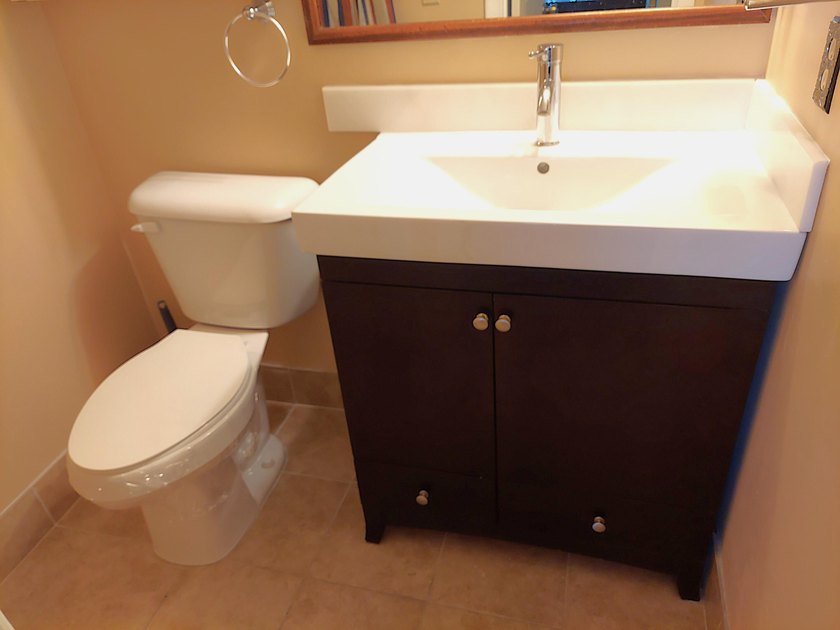 LOVELY 2 BEDROOM OVERLOOKING A HUGE LAKE W/FOUNTAIN! TILE FLOWS - photo 16