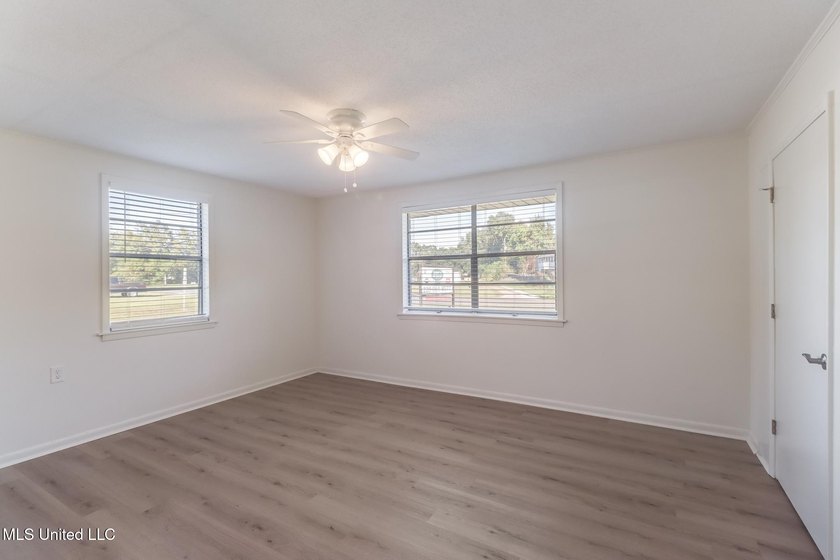 Super Clean, Move-In Ready Brick Home in Award-Winning Long - photo 17