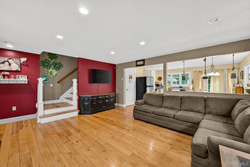 The home provides generous room sizes, abundant natural light - photo 9