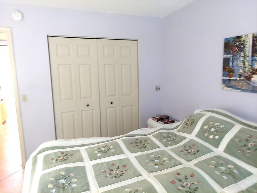 LOVELY 2 BEDROOM OVERLOOKING A HUGE LAKE W/FOUNTAIN! TILE FLOWS - photo 19