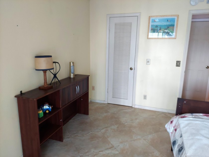 LOVELY 2 BEDROOM OVERLOOKING A HUGE LAKE W/FOUNTAIN! TILE FLOWS - photo 22