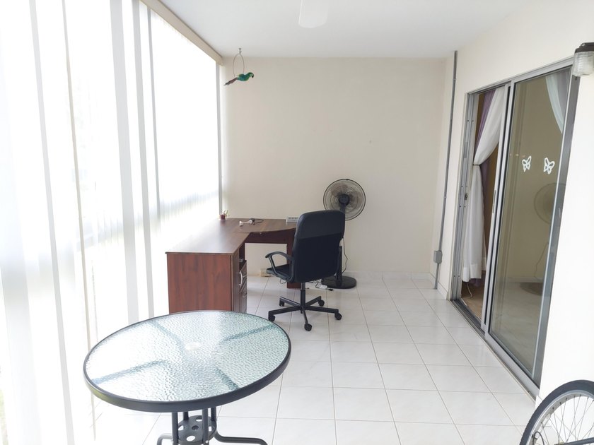LOVELY 2 BEDROOM OVERLOOKING A HUGE LAKE W/FOUNTAIN! TILE FLOWS - photo 23
