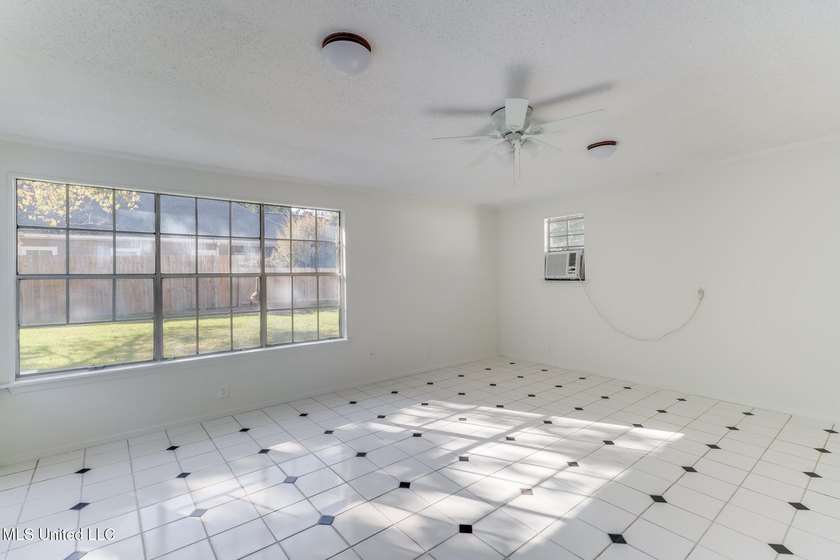 Super Clean, Move-In Ready Brick Home in Award-Winning Long - photo 24