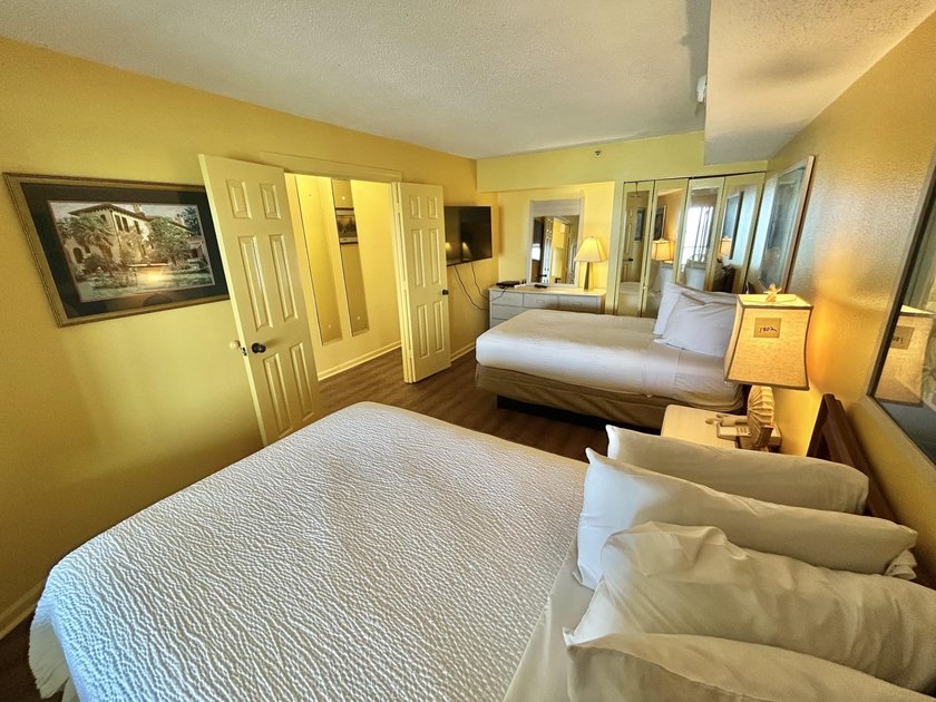 Direct Oceanfront One bedroom and One bathroom condo located at - photo 9
