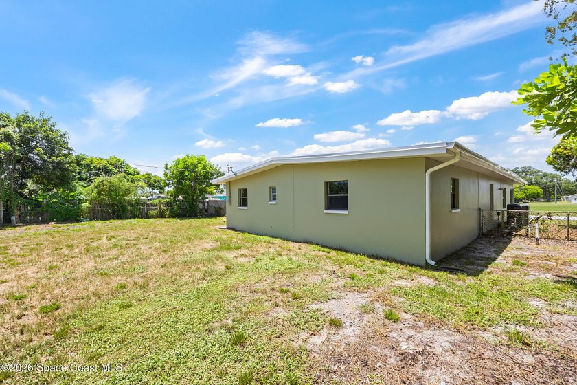 Spacious, versatile home 15 mins from the beach! This property - photo 29