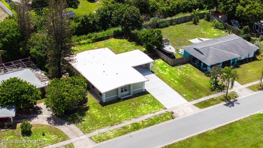 Spacious, versatile home 15 mins from the beach! This property - photo 30