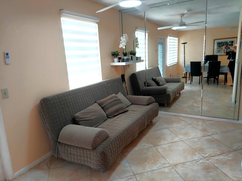 LOVELY 2 BEDROOM OVERLOOKING A HUGE LAKE W/FOUNTAIN! TILE FLOWS - photo 32