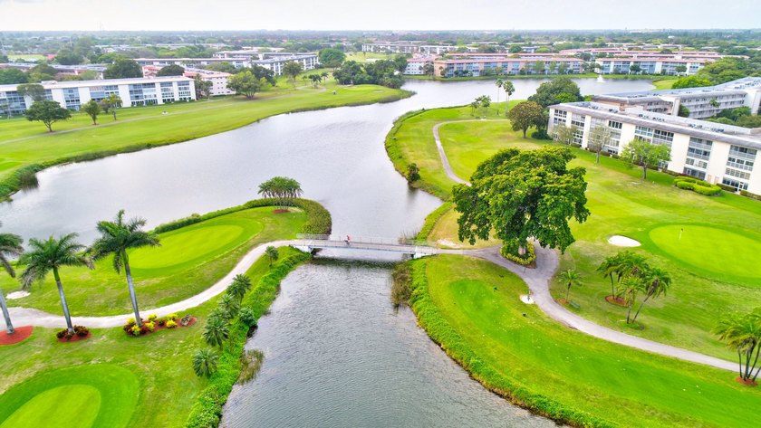 LOVELY 2 BEDROOM OVERLOOKING A HUGE LAKE W/FOUNTAIN! TILE FLOWS - photo 35