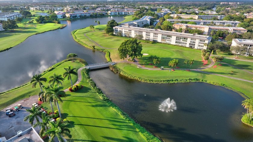 LOVELY 2 BEDROOM OVERLOOKING A HUGE LAKE W/FOUNTAIN! TILE FLOWS - photo 37