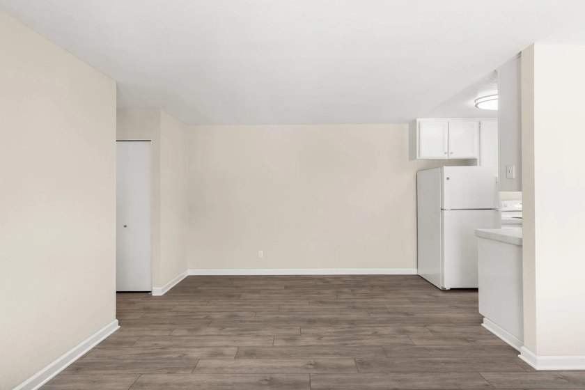 Move right into this light-filled, beautifully updated home - photo 6