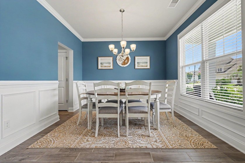 RARE -MAIN LEVEL PRIMARY SUITE ! Boasting over 3200 sq ft of - photo 4