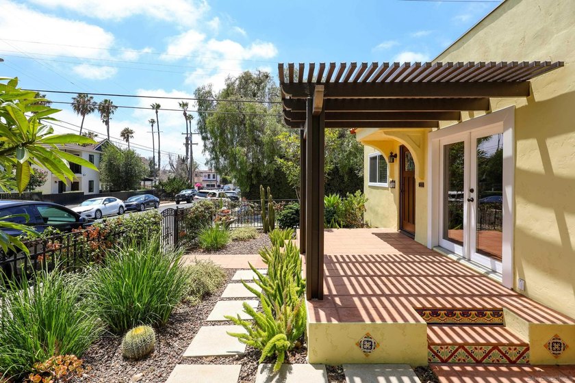 Meander through the charming streets of University Heights to - photo 4