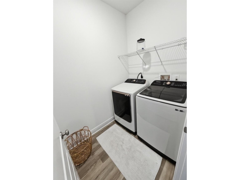 Welcome to your dream home, perfectly situated on an interior - photo 21