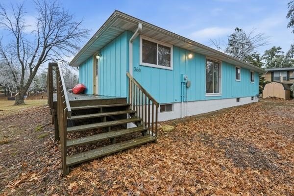 Welcome to this beautiful 3-bedroom waterfront ranch on Lake - photo 2