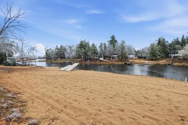Welcome to this beautiful 3-bedroom waterfront ranch on Lake - photo 3