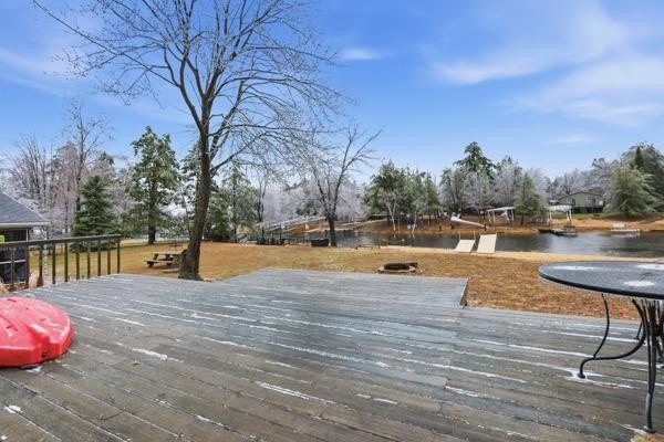 Welcome to this beautiful 3-bedroom waterfront ranch on Lake - photo 5