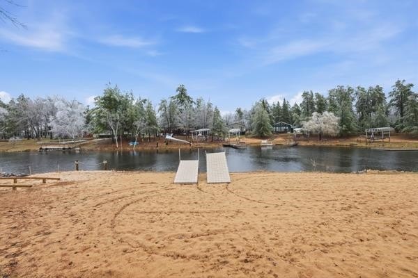 Welcome to this beautiful 3-bedroom waterfront ranch on Lake - photo 7