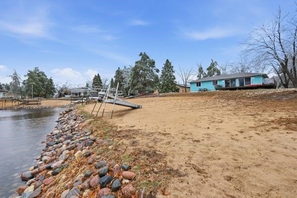 Welcome to this beautiful 3-bedroom waterfront ranch on Lake - photo 8