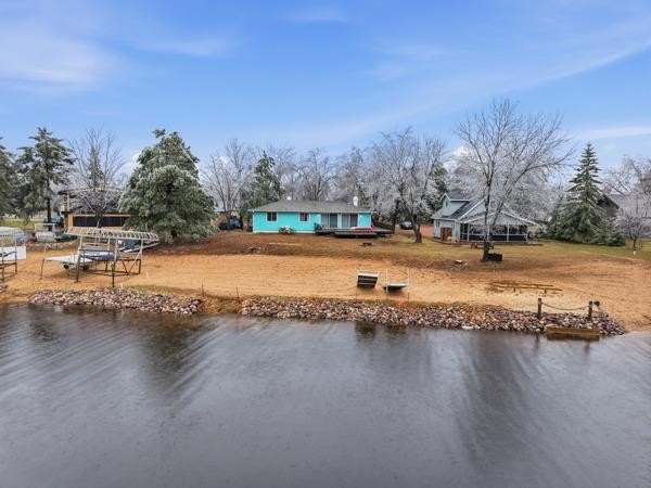 Welcome to this beautiful 3-bedroom waterfront ranch on Lake - photo 9