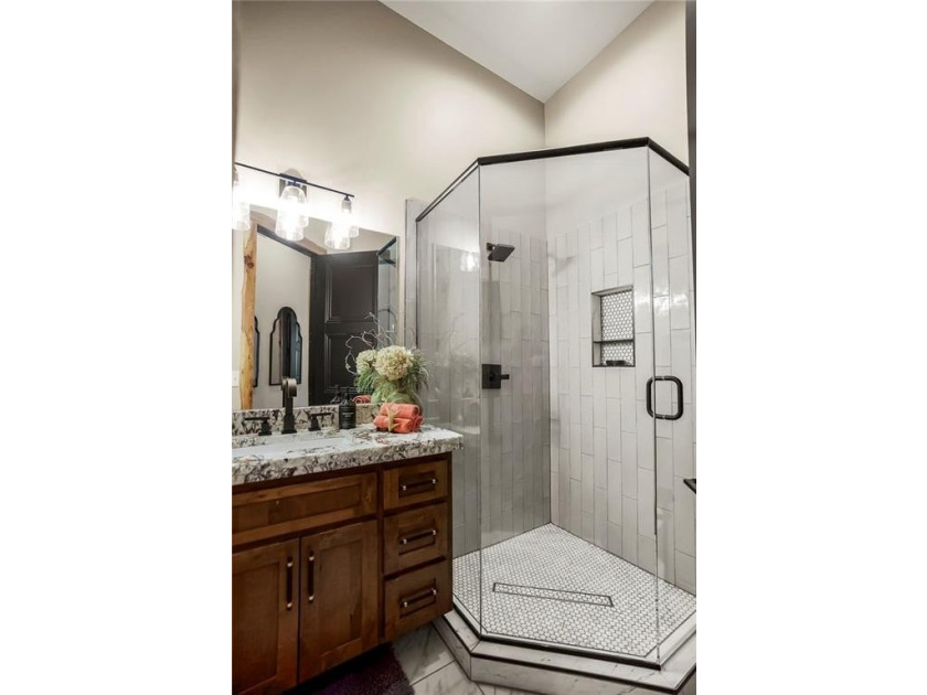 Experience the perfect blend of rustic elegance and modern - photo 32