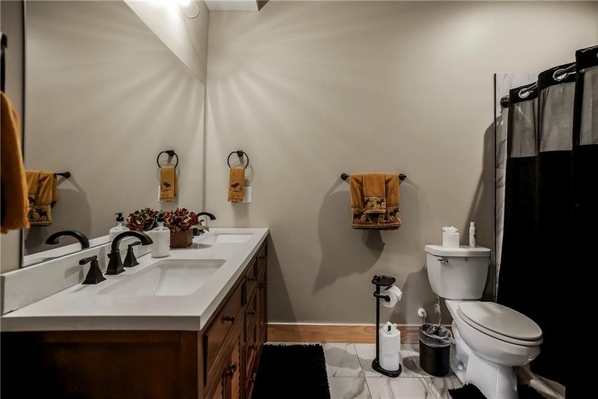 Experience the perfect blend of rustic elegance and modern - photo 34