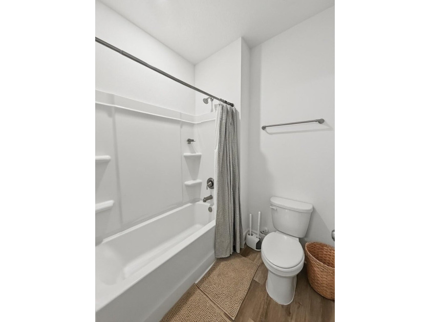 Welcome to your dream home, perfectly situated on an interior - photo 36