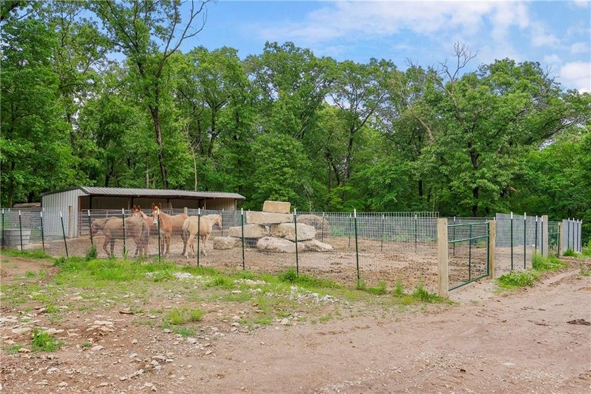 Experience the perfect blend of rustic elegance and modern - photo 48