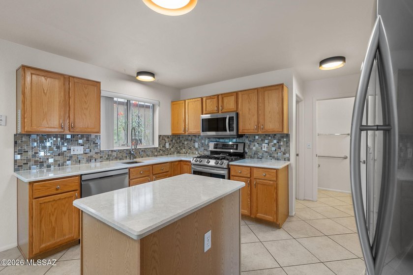 ***OWNED SOLAR*** Welcome to this beautifully maintained home - photo 8