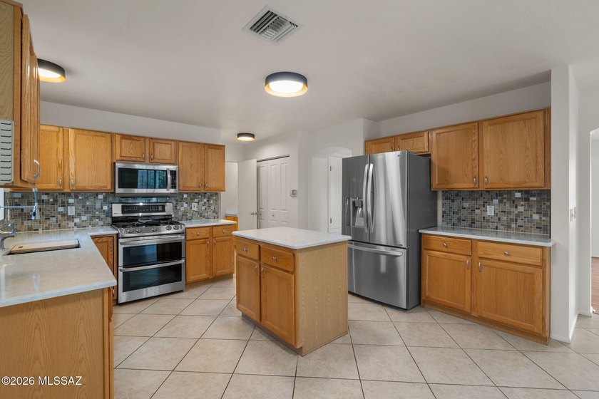 ***OWNED SOLAR*** Welcome to this beautifully maintained home - photo 10