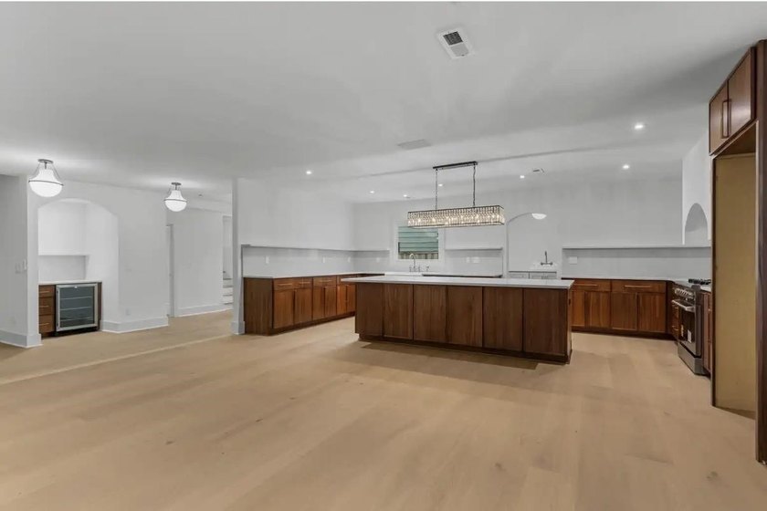Welcome to this completely renovated five bedroom, four bath - photo 3