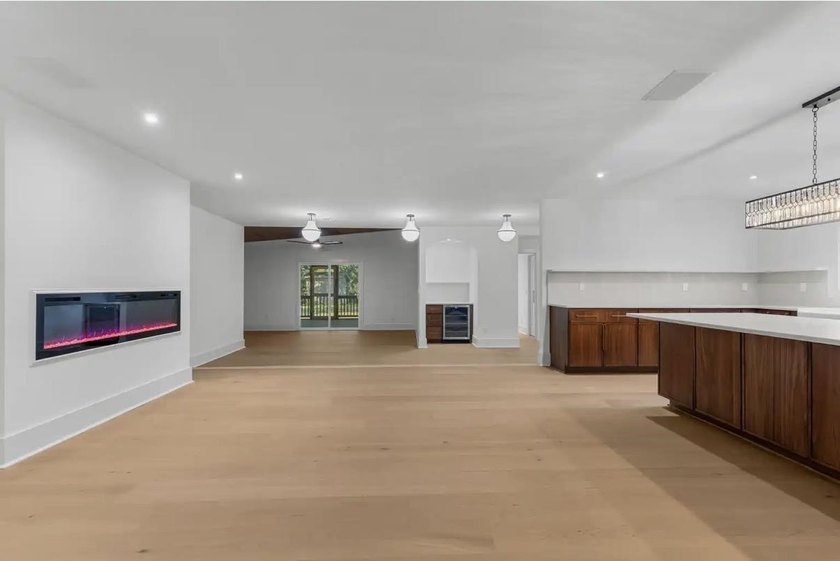 Welcome to this completely renovated five bedroom, four bath - photo 4