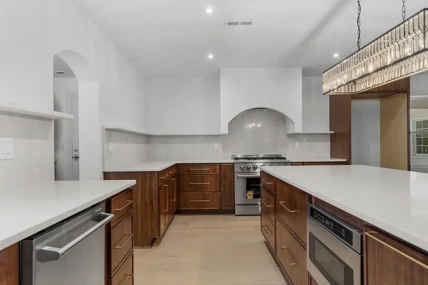 Welcome to this completely renovated five bedroom, four bath - photo 6