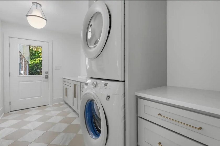 Welcome to this completely renovated five bedroom, four bath - photo 10