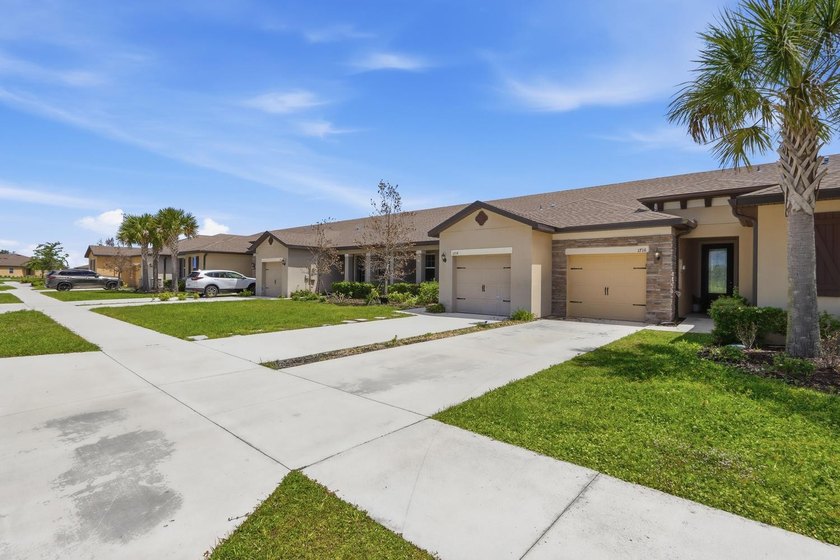 Seller motivated! Seller offering closing cost credit of 3%! - photo 4