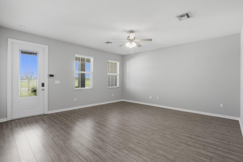 Seller motivated! Seller offering closing cost credit of 3%! - photo 10