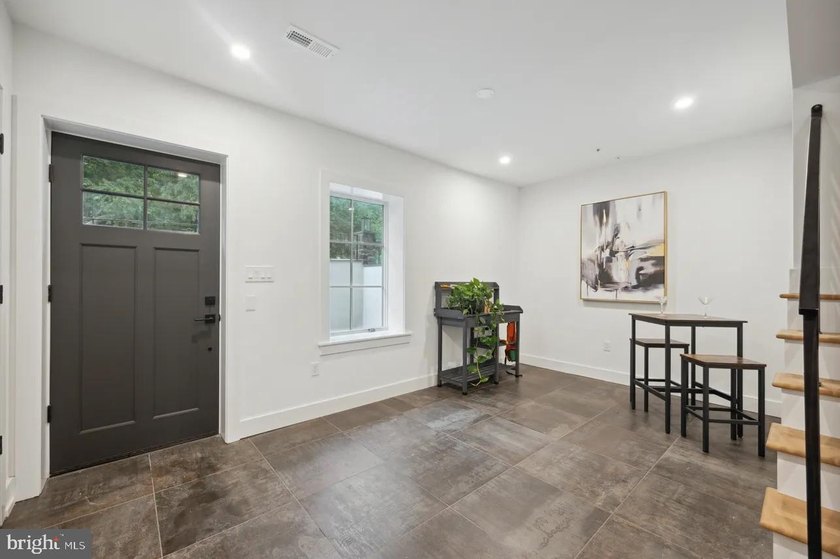 Welcome to this beautiful Interior home at The Enclave at - photo 2