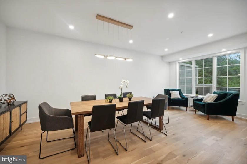 Welcome to this beautiful Interior home at The Enclave at - photo 8
