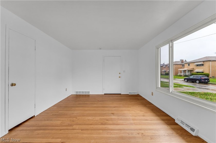 Turnkey up-and-down duplex in Euclid offering immediate cash - photo 6