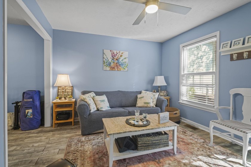 3 BLOCKS TO THE BEACH! Nestled in Wildwood Oaks, this townhouse - photo 6