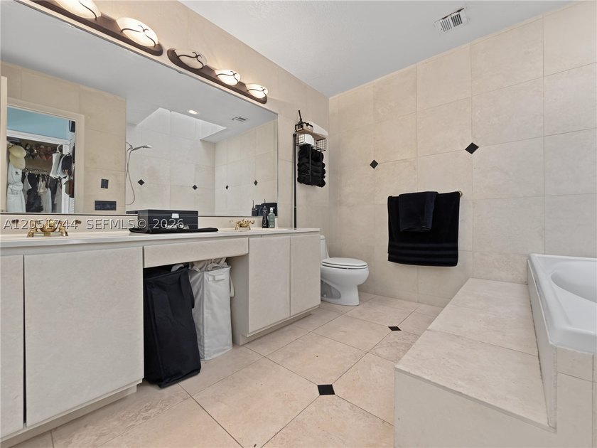 Tucked behind a private, palm-lined entrance in sought-after - photo 17
