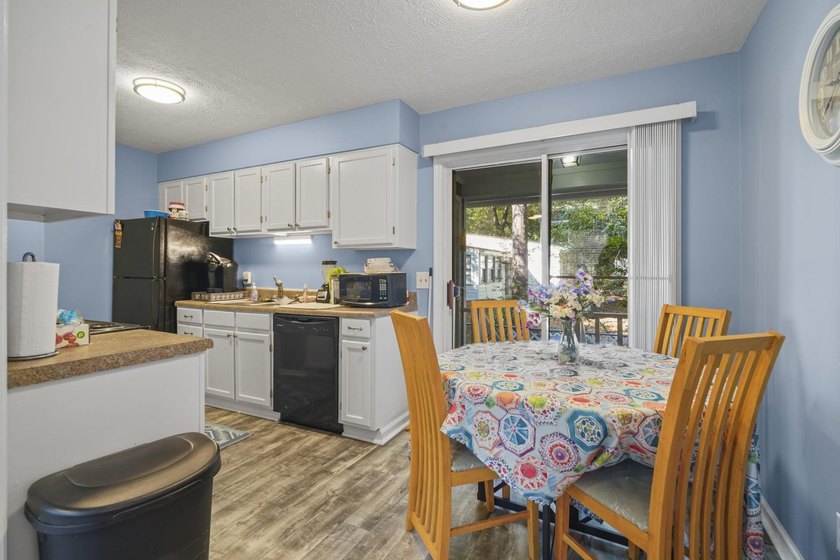 3 BLOCKS TO THE BEACH! Nestled in Wildwood Oaks, this townhouse - photo 10