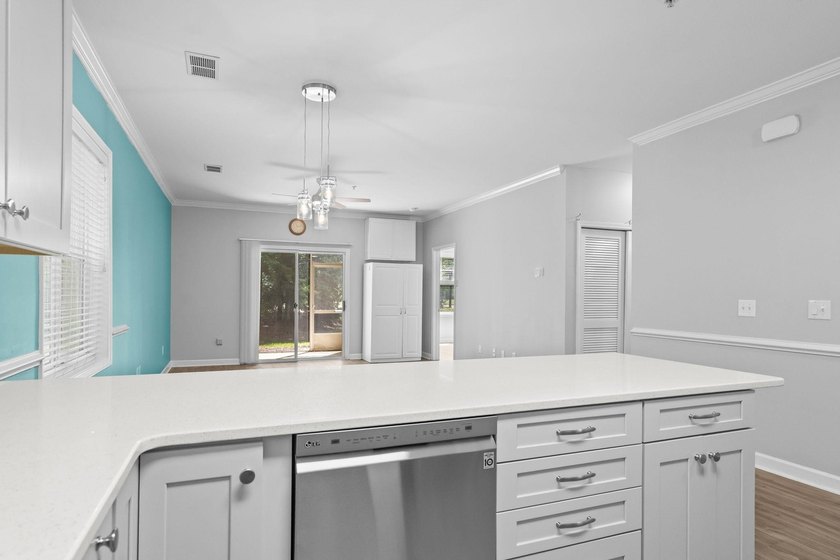 Some homes you have to imagine living in. This one, you can just - photo 5