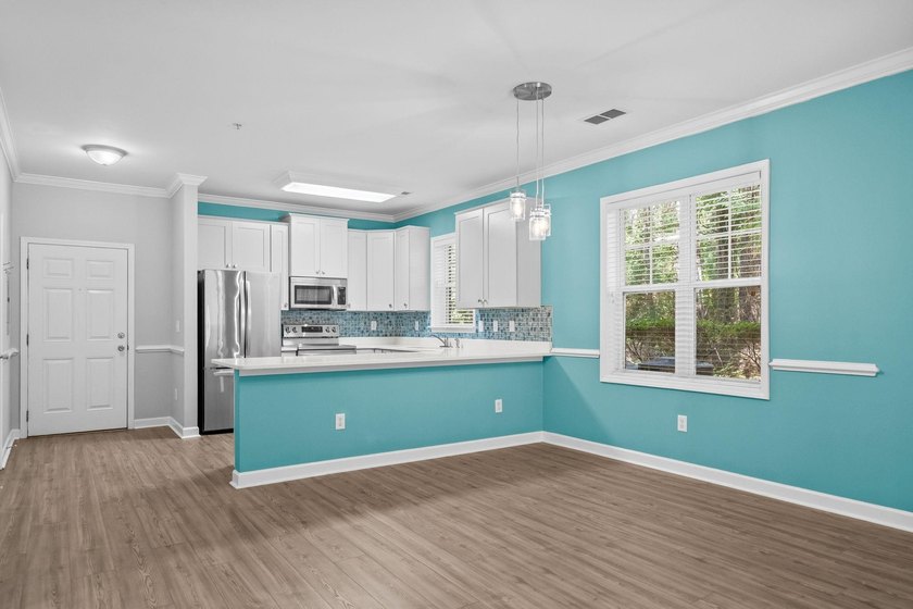 Some homes you have to imagine living in. This one, you can just - photo 9