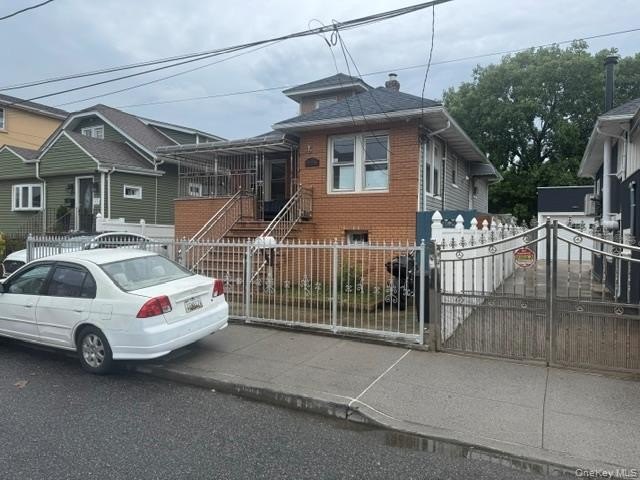 Mint 1 Family features 5 Bedrooms, 4 Full Bth with Finished - photo 2